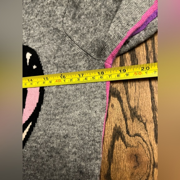 Wool/Cashmere Sweater w/ a Big Heart - Picture 5 of 12